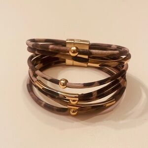 Animal print bracelet for women magnet closure